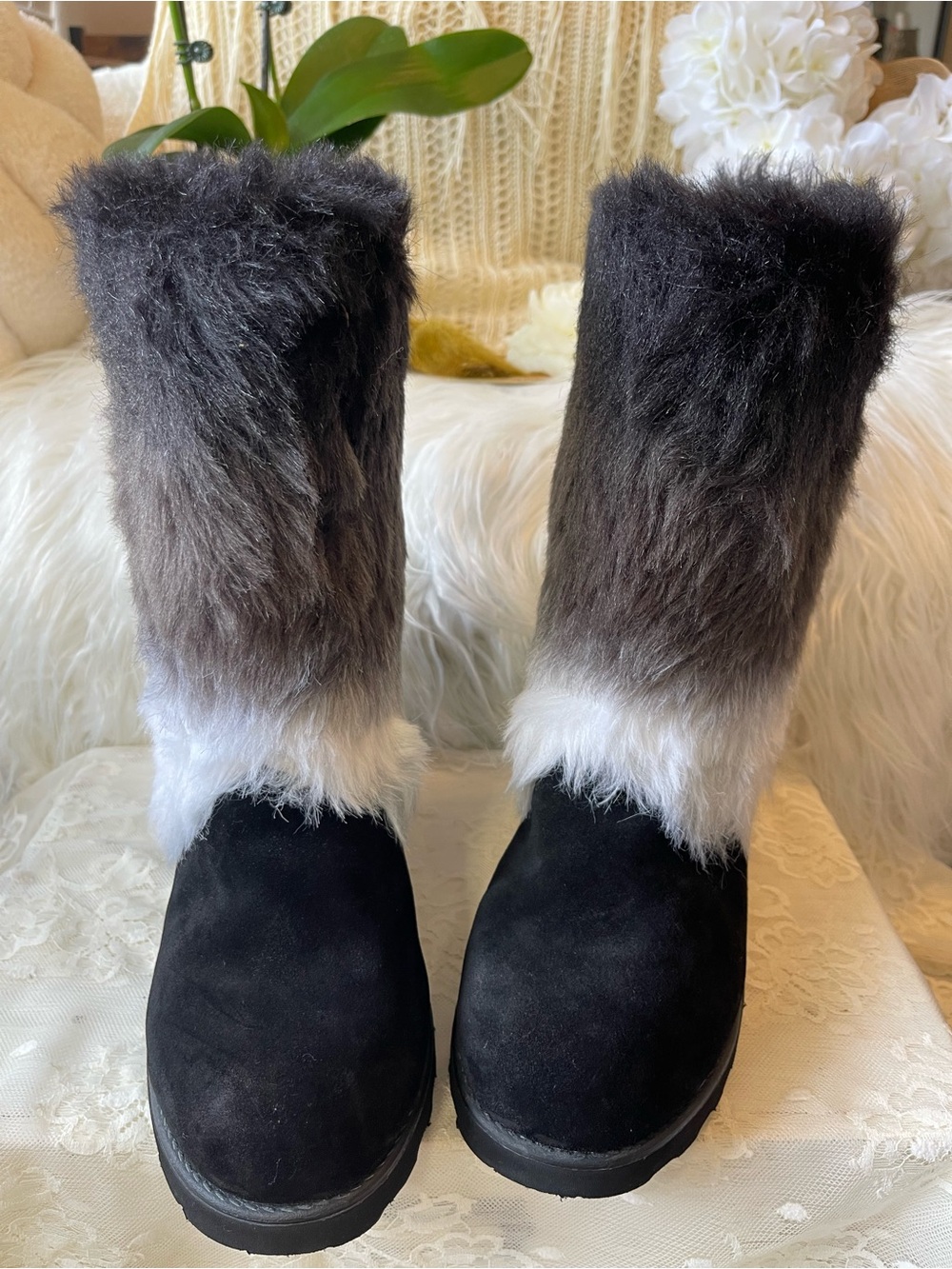 BEARPAW Like New Regina Suede Faux Fur Ombré Boots MSRP$120